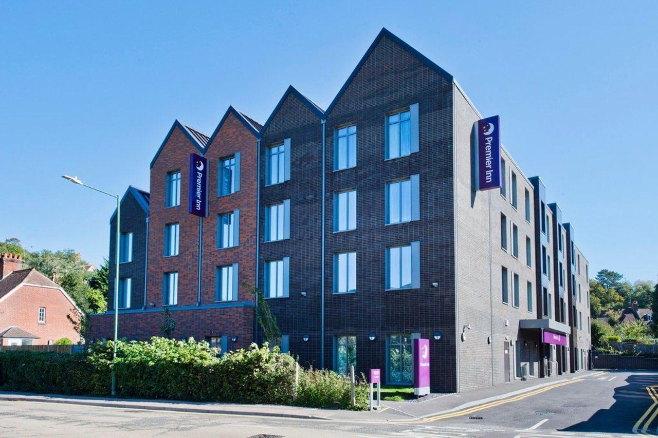Premier Inn Севенокс Экстерьер фото